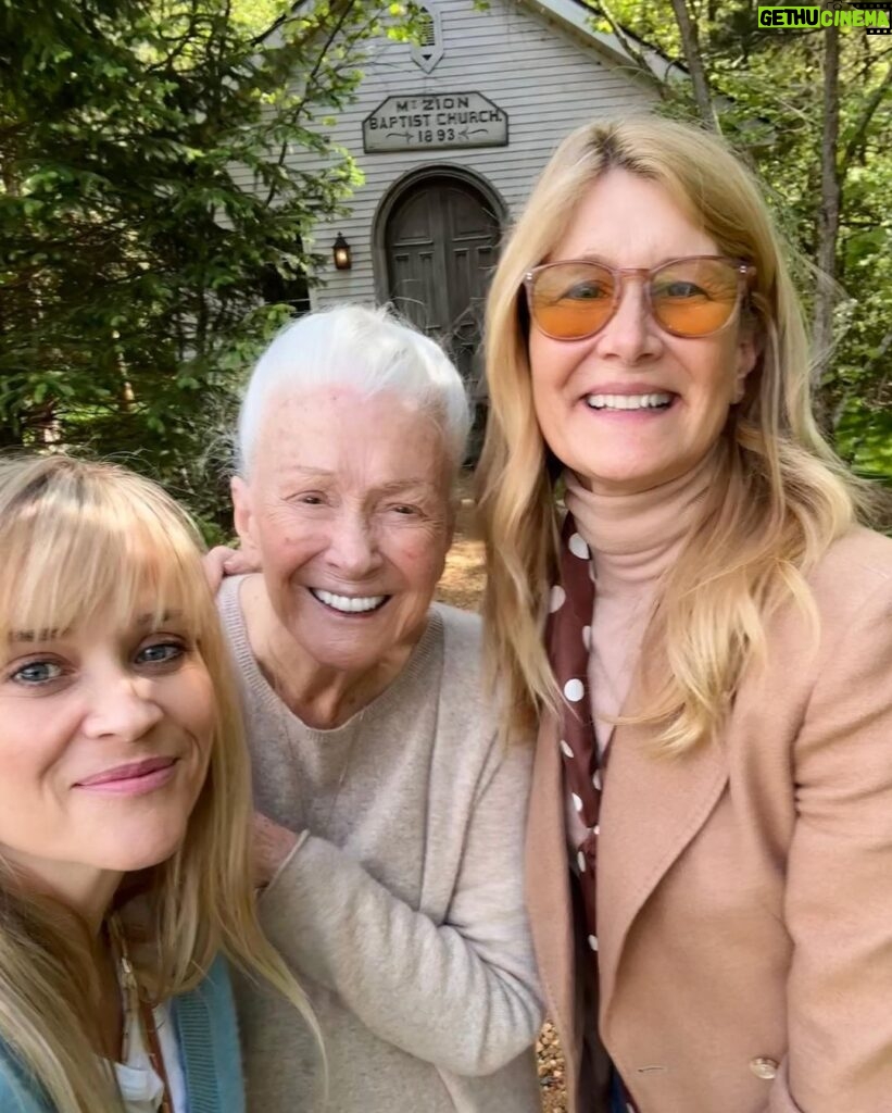 Reese Witherspoon Instagram - Glorious weekend spent with my sister @lauradern and my "other mother " @rosedianeladd talking about all the wonders of this life. ✨💫🙏🏻What a treasure to have these incredible women in my life !