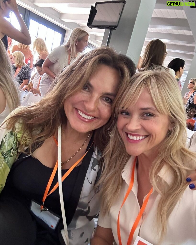 Reese Witherspoon Instagram - Best Conference Day with @g9_ventures @amygriffin #makingwaves and making friends with so many amazing Female Founders 🧡