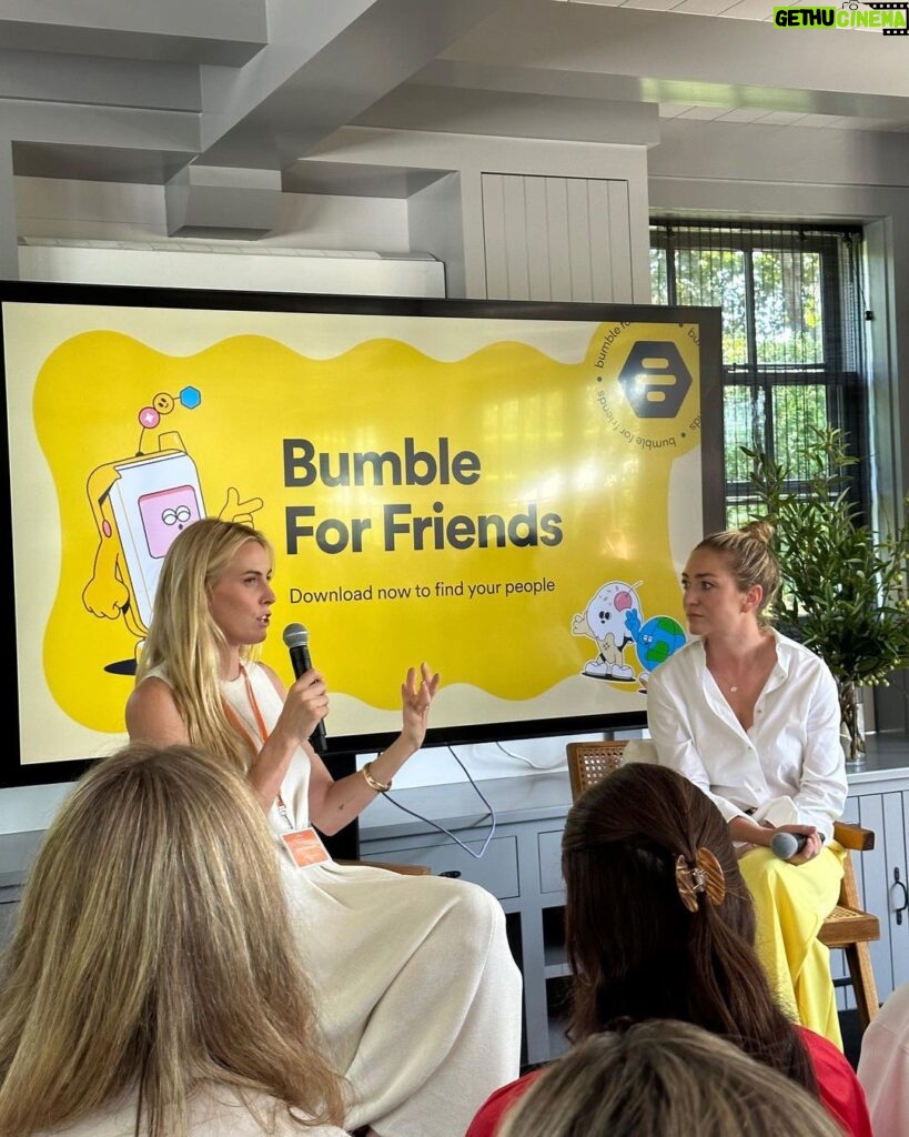 Reese Witherspoon Instagram - Best Conference Day with @g9_ventures @amygriffin #makingwaves and making friends with so many amazing Female Founders 🧡