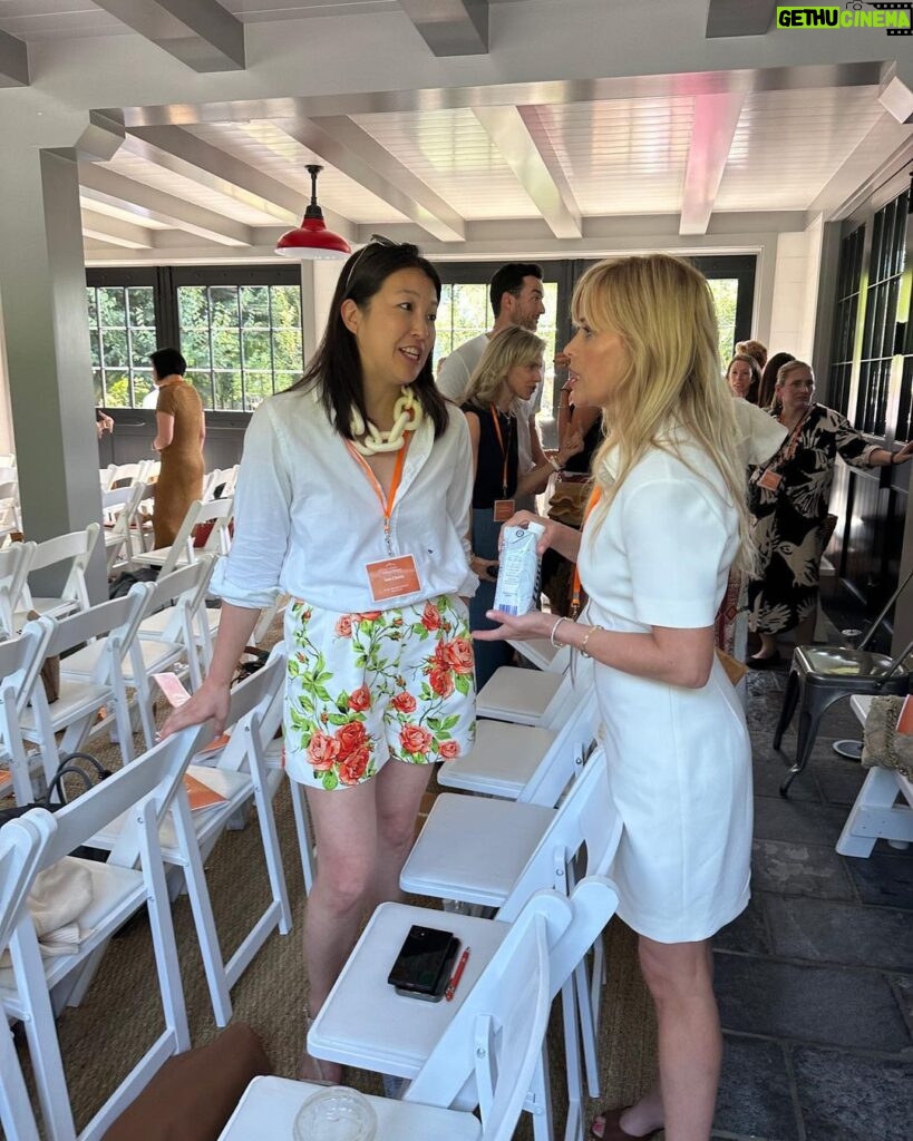 Reese Witherspoon Instagram - Best Conference Day with @g9_ventures @amygriffin #makingwaves and making friends with so many amazing Female Founders 🧡