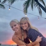 Reese Witherspoon Instagram - Summer so far 😊🏝️🍹🥰🌅