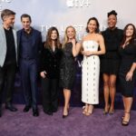 Reese Witherspoon Instagram - The first episodes of #TheLastThingHeToldMe are NOW streaming on @appletvplus!!! 📝 I had such a wonderful time celebrating this cast and creative team last night at the premiere ✨💫 This show is just as gripping and riveting as the novel by @lauradaveauthor and @jennifer.garner brings Hannah Hall to life so magnificently. Watch it now and let me know what you think!! 😊