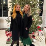 Reese Witherspoon Instagram - Christmas dinner with the fam!🥂🎄❤️