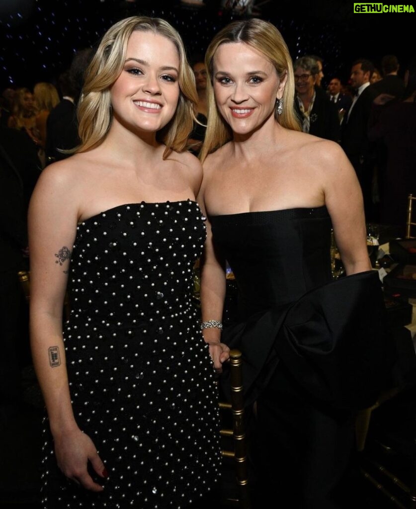 Reese Witherspoon Instagram - Had a blast @criticschoice with my girl @avaphillippe 💕 📸: Getty