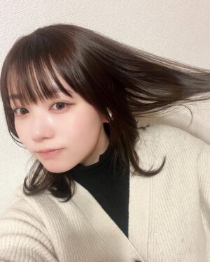 Reia Yonekura Instagram - 初めて髪染めてみました！！
どうですか？(><)