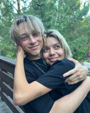 Reid Miller Instagram - Siblings or dating⁉️ #girlfriend #iloveyou #loveofmylife #sweethomealabama