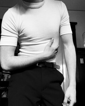 Reid Miller Instagram - Thank goodness for the self-timer‼️#blackandwhite #blackandwhitephotography #actor #selflove #gettowork