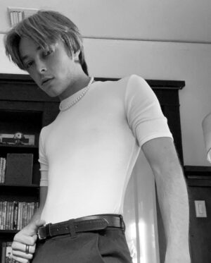 Reid Miller Instagram - Thank goodness for the self-timer‼️#blackandwhite #blackandwhitephotography #actor #selflove #gettowork