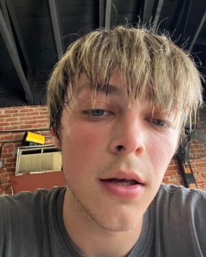 Reid Miller Instagram - Been workin out 🥊😤 a photo dump 😬 also property of @anacapturez ™️#workout #boxing #selfimprovement #summerbodyooooo