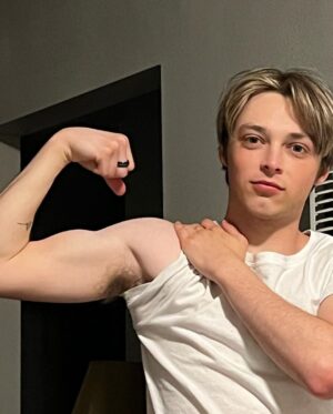 Reid Miller Instagram - Been workin out 🥊😤 a photo dump 😬 also property of @anacapturez ™️#workout #boxing #selfimprovement #summerbodyooooo