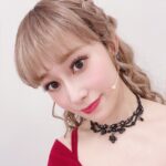 Reika Sakurai Instagram - ミュージカル #dorothy 無事閉幕 2022年の夏と共にドロシーも終わりました！ 本当に色々な経験をして、人生経験値が少し上がった気がしています。 巡り巡ってドロシーという役を私が務めさせていただいた事が、今後の自分にとって意味があった事なんだと思える様、また更なるステージへと進めればと思っています。 と、いうことで。 ドロシーメイクがとても楽しかったので、コスメだけザッと載せてみます✨ 今回はなんと全編通して出ていないシーンがなかった！笑　ので、お化粧直しが全く出来ませんでしたー！笑 崩れたくないけど、しっかりベースを作りたい！メイク直し出来ないけど、可愛く盛りたい！ そんなメイクを心掛けていました〜 ♡ベースメイク♡ @diorbeauty SNOWﾒｲｸｱｯﾌﾟﾍﾞｰｽUV35 FOREVER SKINGROW 0CR FOREVER SKINCORRECT ｺﾝｼｰﾗｰ 0N @paulandjoe_beaute ﾌﾟﾛﾃｸﾃｨﾝｸﾞﾌｧﾝﾃﾞｰｼｮﾝﾌﾟﾗｲﾏｰ01 @excelmake ｻｲﾚﾝﾄｶﾊﾞｰｺﾝｼｰﾗｰ @snowbeauty_bys ﾎﾜｲﾄﾆﾝｸﾞｽｷﾝｹｱﾊﾟｳﾀﾞｰ ♡アイメイク♡ @maccosmeticsjapan ｽﾓｰﾙｱｲｼｬﾄﾞｳ SOFTBLOWN、TEXTURE @lunasolofficial ｱｲｶﾗｰﾚｰｼｮﾝ15 ﾌﾛｰﾚｽｸﾗﾘﾃｨ excel ﾘｱﾙｸﾛｰｽﾞｼｬﾄﾞｳ CS03 ﾛｰｽﾞﾋﾟﾝﾋｰﾙ excel ｱｲﾌﾟﾗﾝﾅｰ ｼﾅﾓﾝﾌｨｸﾞ @heroinemake ｽﾑｰｽﾘｷｯﾄﾞｱｲﾗｲﾅｰ ｽｰﾊﾟｰｷｰﾌﾟ01 ｲﾝﾊﾟｸﾄﾘｷｯﾄﾞｱｲﾗｲﾅｰ ｽｰﾊﾟｰWP 01 @cipicipi_official ｸﾞﾘｯﾀｰｲﾙﾐﾈｰｼｮﾝﾗｲﾅｰ01ﾋﾟﾝｸﾍﾞｰｼﾞｭ excel ﾛﾝｸﾞﾗｽﾃｨﾝｸﾞﾏｽｶﾗ M1 ﾃﾞｨｰﾌﾟﾌﾞﾗｯｸ excel ｶﾗｰｵﾝ ｱｲﾌﾞﾛｳ CO01 ﾅﾁｭﾗﾙﾌﾞﾗｳﾝ ♡チーク♡ @laka.official ｼﾞｬｽﾄﾁｰｸ01.MARS excel ｽｷﾆｰﾘｯﾁﾁｰｸRC02 ﾋﾟｭｱﾋﾟｰﾁ ♡リップ&ネイル♡ excel ﾘｯﾌﾟﾍﾞﾙﾍﾞﾃｨｽﾄ LV01 ﾊﾟﾋﾟｰｶﾞｰﾙ @chanel.beauty ROUGE ALLURE INK 140AMOUREUX ﾍﾞｰｼﾞｭﾎﾞｰﾑ ｱ ﾚｰｳﾞﾙ ﾗｲﾄﾘｯﾌﾟｸﾘｰﾑ @coffret_dor_official ｽｷﾝｼﾝｸﾛﾙｰｼﾞｭ RD-228 excel ﾈｲﾙﾎﾟﾘｯｼｭ NL01 ﾅﾁｭﾗﾙﾍﾞｰｼﾞｭ スキンケアは安定 @acseine_jp ！ 舞台メイクはお肌もかなり疲れるので、たっぷり保湿ケア！これ大事！ さ、これにて私の中でもドロシー閉幕！ありがとうございました✨ #ドロシー #舞台メイク