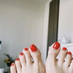 Reika Sakurai Instagram – 鏡蔦子から離れようって
赤色のネイルしたのに。

黄色の靴下買って帰ってきてた自分に、

なかなかやるじゃん。
って呟いた…

#灰色の乙女 
#好きな人が好きな色 
#どうもストーカーです
