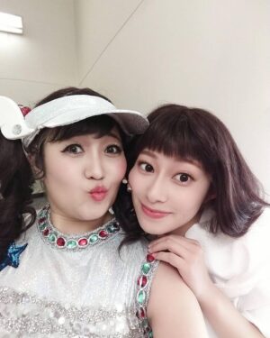 Reika Sakurai Instagram - 大好きな愚美ちゃん！
#野口かおる さん！
私が演じる真実のお姉さん！
金魚のフンが如く、かおるさんに引っ付きまわってました。笑
かおるさんとお芝居させていただける日が来るなんて！刺激的な毎日しあわせでした♡またご一緒できる様に精進致します！