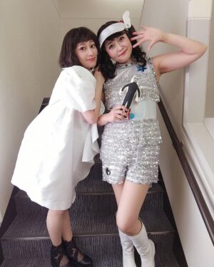 Reika Sakurai Instagram - 大好きな愚美ちゃん！
#野口かおる さん！
私が演じる真実のお姉さん！
金魚のフンが如く、かおるさんに引っ付きまわってました。笑
かおるさんとお芝居させていただける日が来るなんて！刺激的な毎日しあわせでした♡またご一緒できる様に精進致します！