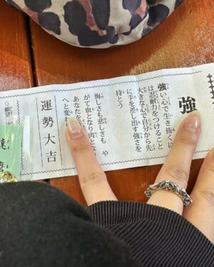 Reika Sakurai Instagram - 素敵な出逢いになった気がします

乃木神社って乃木坂以外の場所にもあったんだ、と。
こちらにご挨拶してから、何だか気持ちいい流れになってきた気がする今日この頃です。感謝感謝。

また帰ったとき、ご挨拶に伺いますー。それまでどうか…🙏🏻

#乃木神社
#だるま