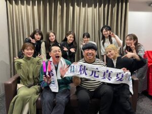 Reika Sakurai Instagram - 真夏可愛かったねぇ！
ほんとに彼女らしい、
仲間の絆が強く感じられた胸熱なライブだったなぁ。

今回に限らず、テレビでもライブでもグループを観る機会はたくさんあったし、その度に前進しているな！かっこいーな！と思ってきたけれど。

真夏めちゃくちゃキャプテンになってる！！
後輩ちゃんたちめちゃくちゃ成長してる！！！

と、驚きと嬉しさと、これからのグループへの期待が溢れまくって…。
乃木坂46ってほんと、仲間を想える暖かい素敵なグループだな、と密かに鼻高々でした！笑

素晴らしいグループです！
これからもずっと応援します！
そして、真夏、
長いことお疲れ様でした！
キャプテンになってくれてありがとう。

#乃木坂46 
#秋元真夏卒業コンサート