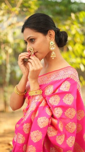 Reshma Shinde Instagram - 💗💗💗💗

.
#reelitfeelit  #trending #trendingreels 
#reelitfeelit #tranding #love #reels #happiness #reelskarofeelkaro #instagram #instagood #instadaily #instalove #instabeauty #instagood #instafashion #instapic #instalike #instafollow #instaphoto #instacool #marathimulgi #trendingreels #traditional #love #happy