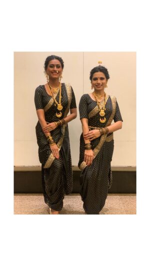 Reshma Shinde Instagram - कॉस्ट्यूमचा गेम सेम टू सेम!

Deepa x Shweta

कोणाकोणासोबत झालयं असं?
.
.
.
.
.
#meme #reel #funnyreels #matchingoutfit #event #sametosame #shithappens #starpravah #starpravahparivarpurskar2023 #rangmazhavegla #dance #performance #shweta #deepa #instagood #instagram