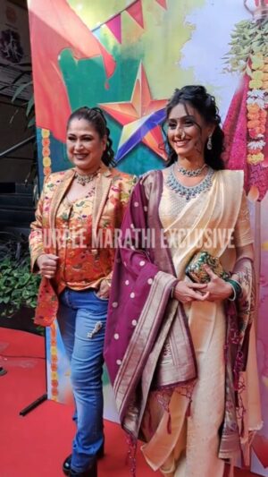 Reshma Shinde Instagram - स्टार प्रवाह परिवार पुरस्कार २०२३ 🌟 
@harshadakhanvilkar @reshmashinde02

#starpravahparivar2023 #starpravahpuraskar2023 #purplemarathi #purplemarathiexclusive #harshadakhanvilkar #reshmashinde #reel #viral #trending