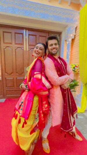 Reshma Shinde Instagram - Jab milate hain 2 yarrr...❤️💛

.
.
#reshmashinde #reelitfeelit  #trending #trendingreels 
#reelitfeelit #tranding #love #reels #happiness #reelskarofeelkaro #instagram #instagood #instadaily #instalove #instabeauty #instagood #instafashion #instapic #instalike #instafollow #instaphoto #instacool