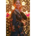 Reshma Shinde Instagram - बन्नो की सहेली रेशम की डोरी🖤🖤
