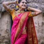 Reshma Shinde Instagram - माझा रुबाब हाय अनमोल मी हाय नाखवाची पोर💕 . . #kolisong ##traditional . HMUA- @tejasvikadam_makeupartist shoot by- @portraitroom_ outfit- @designertanu_