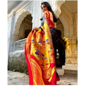 Reshma Shinde Instagram - Post diwali vibes🪔✨🪔

#happy
#goodvibes
#paithani

visit @mysilklove  for  more beautiful collection ❤️