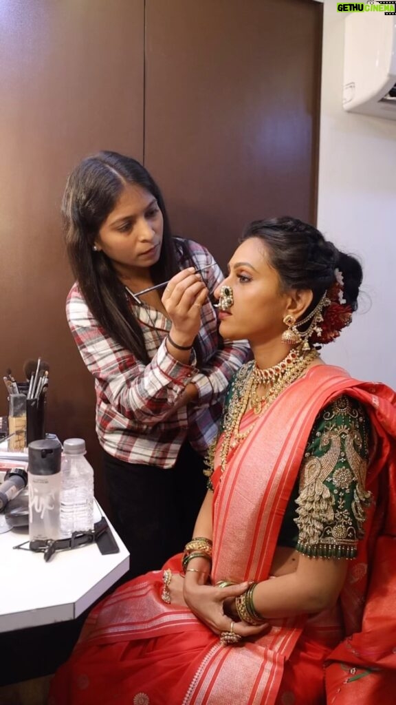 Reshma Shinde Instagram - Beauty is not about the fairest skin, it's about the purest heart. Makeup n hair - @pi.nki7227 In frame- @reshmashinde02 Blouzes - @shree_samarth_rentals Sariee - @navinyas_handloom Click - @photographer_10_8 . . #bridal #makeupartist #makeupideas #maharastrasaree #thane #mumbai #makeup #hairstyles #beingmarathi #airoli #reels #instagram #instalove #instadaily #makeupart #pune #mumbaimakeupartist #reel #maharashtra #starpravhevent#réel #makeupmysteryindia #gauri #starpravah #ganpatifestival #trendingvideos #ganeshustav #viral#makeuptransformation #teamrohinikakade Thane