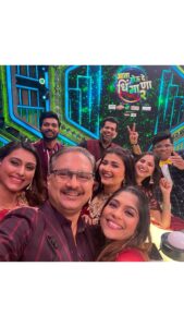 Reshma Shinde Instagram - आम्ही नाही साधे , आहोत 7 wonders धिंगाणा घालायला येतोय “प्रवाह चे प्रव्हेंजर्स”🦸‍♀️🦹‍♀️🦹‍♂️🦸‍♂️ ‘आता होऊ दे धिंगाणा 2’ ह्या आठवड्यात... शनिवार-रविवार रा. 9:00 वाजता Star प्रवाहवर.... #AataHouDeDhingana #StarPravah #आपलासिध्दू #dhingana #superheroes Cutest performance by @sunilbarve dada 🥰 Thanks @apu.the.fizz for shooting this for us 🤗 @siddharth23oct @akash_nalawade_official @samruddhi.kelkar @biraripooja @reshmashinde02 @dnyanadaramtirthkar @sunilbarve #aashutoshgokhale Mumbai, Maharashtra