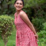 Reshma Shinde Instagram – Pretty in pink..Look on the pink side of life.
 …Pink ikkat dresss
.
.
Outfit details : 
Fabric : cotton
Size : XS to XXXL 
.
.
Muse : @reshmashinde02
📷 : @aakash.a.dhumal
MUA : @trupti_makeup_expert