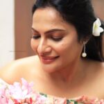 Rethika Srinivas Instagram - than enough✨ They make me smile :) #recentphotoshoot ——— #rethika #newphotoshoot #trending #smile #nofilter #rethikasrinivas #rethikasjustmyway #instafamily #expression #positivevibes #chennai #moodygrams #justanotherdayinwa #skincare #messyhair #attitude #positivity #skin #exclusive #timeless #instagood #instafamous #smokeyeyes #actress #staypositive #selflove #closeup #flowers