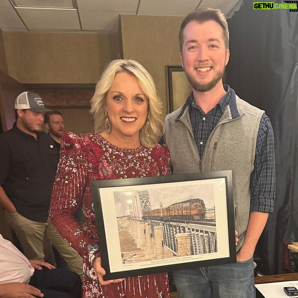 Rhonda Vincent Instagram - Thank you Jordan for this special gift in celebration of our #1 single and music video of The City of New Orleans!! Thanks for presenting it at the Grand Ole @opry We’ll be there again on 10/5. www.opry.com New Video Link - https://youtu.be/YBcrcg5UIHI?si=gjb5AfNXA3AMThNI Grand Ole Opry