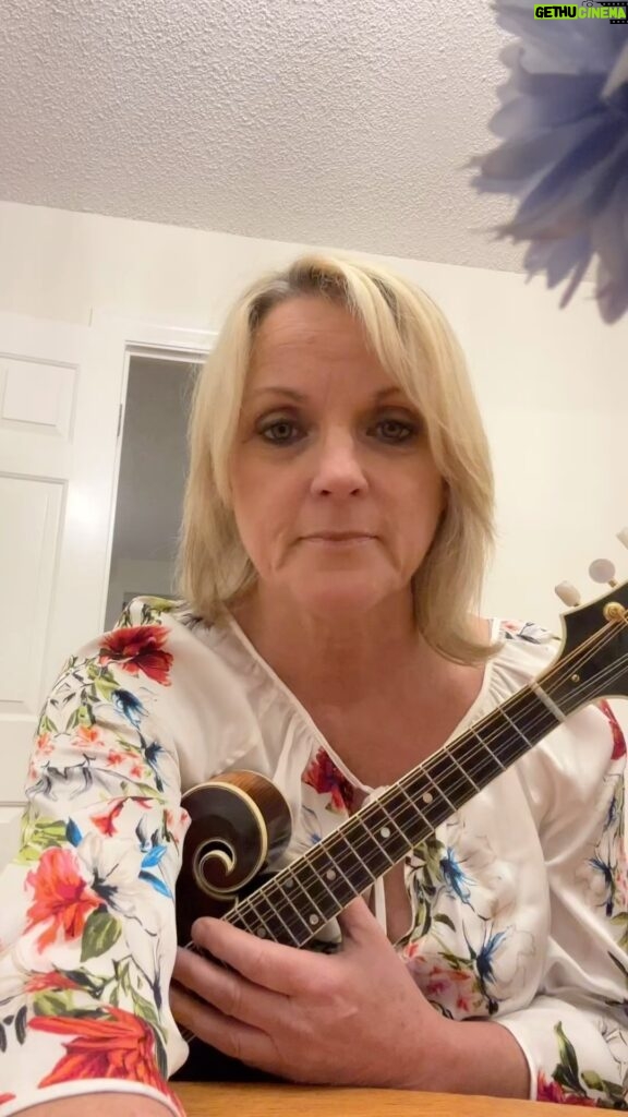 Rhonda Vincent Instagram - Wanna play Name That Tune as I share our shows? 9/20 Grand Ole @opry 9/21 Nothin’ Fancy Bluegrass Festival - Buena Vista VA 9/22 Pigeon Forge Bluegrass Festival 9/23 Aquatseli Bluegrass Festival - Millington TN @ourbluegrass1 www.rhondavincent.com