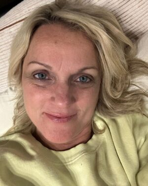 Rhonda Vincent Instagram - Good night my friends. I’m laying here thanking our Lord and Savior for an amazing two days of seeing dear friends, fun and wonderful shows, and safe travels to begin almost a continuous month of traveling across the USA. I’m sleepy, and I’m so glad because that means we worked hard today and got to meet lots of people.  Wishing you a restful night and a blessed tomorrow!!