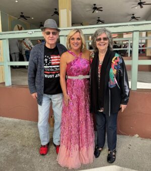 Rhonda Vincent Instagram - Preacher stopped by to bless us today @dollywood !  Oh how we always need your prayers. 🙏❤️🙏