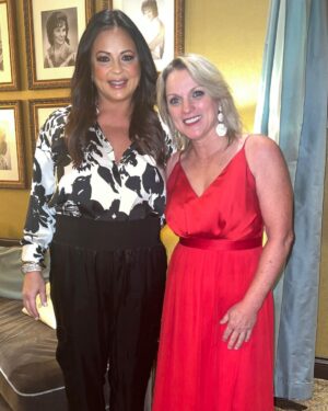 Rhonda Vincent Instagram - Congratulations to my fellow Missourian @saraevansmusic on becoming the newest member of the Grand Ole @opry !! Welcome to the #Opry Family!!! www.opry.com The induction broadcast LIVE @wsmradio Tune in for the celebration at www.wsmonline.com