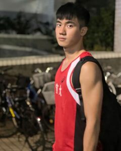Riesling Hsieh Instagram - - 跑跑薑餅人🏃🏻訓練完頭髮直接開花 下禮拜比賽是去吃便當的：） 已經做好開心跑的準備了，應該會被ㄉㄧㄤ爆 畢竟已經大四了，老摳摳還去比賽，拼老命🥲 #宜大田徑