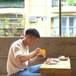 Riesling Hsieh Instagram - - #大軍的美食音樂之旅 今天要跟大家介紹【台灣巷內甜點店】 這次一樣有很多收獲呢✨ - 🆗記得把影片看到最後，我一樣把好吃的甜點寫成歌😍🍰 - 1️⃣ 店家01:莉莉安可頌烘焙專門店 - Liliane Bakery 🏠 地址:台北市松山區八德路三段12巷63弄40號 ⏰ 營業時間:一至日 10:00–22:00 - 2️⃣ 店家02:疍宅 Eg ghost 🏠 地址:台北市中山區松江路204巷45號 ⏰ 營業時間:三/日 12:00–20:00、四至六 12:00–23:00 - 🔸 分享你我的口袋名單吧! 希望朋友們都可以一起來參與互動! 限動標註 #大軍的音樂美食之旅 及 @riesling_0903，跟我分享你推薦的甜點店家啦！讓我們一起交流美食心得吧！💬🍰 我未來可能會去試吃，還幫甜點做歌喲😍 #莉莉安 #疍宅 #美食探店 #台灣美食 #甜點