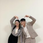 Riesling Hsieh Instagram - - 今年歌唱比賽又有名次啦～ 跟去年一樣是冠軍🏆，但今年是挑戰團體組。 雖然個人組也有進決賽，但自己也放比較多心思在跟宇雯練習，個人組的歌好好唱過就好。 - 決賽的歌從大二就決定好了，這是真的！ 因為看到聲林之王陳忻玥跟蕭敬騰合唱：你朝我的方向走來，就覺得這首歌也太適合表演了！ 所以早早就決定如果團體組進決賽要跟李宇雯唱這首❤️ - @for6655891 腸腸今年個人組冠軍太讚啦，你超棒的 我有幫你遮臉，變成尖尖V臉，有漂亮到 然後為什麼要比三我真的不知道：） #歌唱比賽