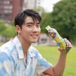 Riesling Hsieh Instagram - 🍋重點提醒🍋 活動只到2023/10/31購買雀巢茶品系列指定商品憑39元以上之單筆發票，至活動網頁登錄發票 月月抽最大獎，萬元旅遊券與百貨禮券等多項好禮！ 每人登錄發票張數不限，登錄越多中獎機會越高！😋 #豪爽豪爽豪爽 雀巢茶品抽獎活動連結：https://reurl.cc/NqGvoq   檸檬的酸甜就像初戀的港覺哈子卡西～ 我手上拿的摯愛就是雀巢檸檬茶啦😛😛 新鮮檸檬香和清爽紅茶完美的組合在一起！ 讓我想起以前晚自習的時候邊讀書邊配雀巢檸檬茶，偶爾還會買汽水加在一起喝 檸檬汽水就誕生啦(˶‾᷄ ⁻̫ ‾᷅˵) 瞬間醒腦 - 現在要來點福利時間啦😉加碼 #文末抽獎 1.追蹤我 @riesling_0903 以及 @nestea_officialtw  2.按讚此貼文❤️！ 3.Tag🏷️三位好友＋留言「雀巢檸檬茶喝爆」 完成以上3點，就有機會抽到一整箱的雀巢檸檬茶🍋啦～ 名額兩位✌️！快點來留言抽獎😍 ⚠️不可重複留言，重複不列入計算 ⚠️得獎者將於一週後公布，抽獎資訊回收截止時間：10/26（四）   #雀巢茶品 #NESTEA #雀巢檸檬茶 #雀巢茶品月月送檸萬元禮 #雀巢檸檬茶好喝到