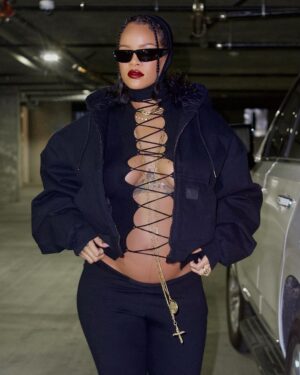 Rihanna Instagram - all black everything 🐣