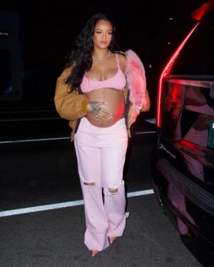 Rihanna Instagram - ya boy @diggzy out here ackin up