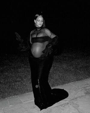 Rihanna Instagram - me and my date for Oscar Gold Party #bump22