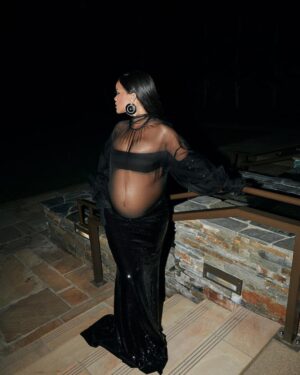 Rihanna Instagram - me and my date for Oscar Gold Party #bump22