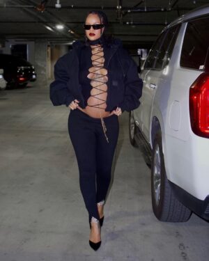 Rihanna Instagram - all black everything 🐣