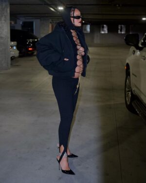 Rihanna Instagram - all black everything 🐣