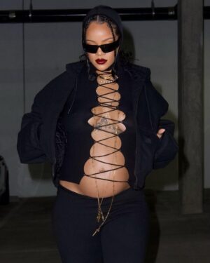 Rihanna Instagram - all black everything 🐣