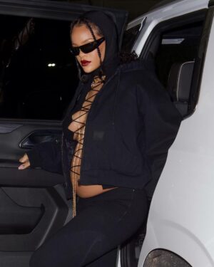 Rihanna Instagram - all black everything 🐣