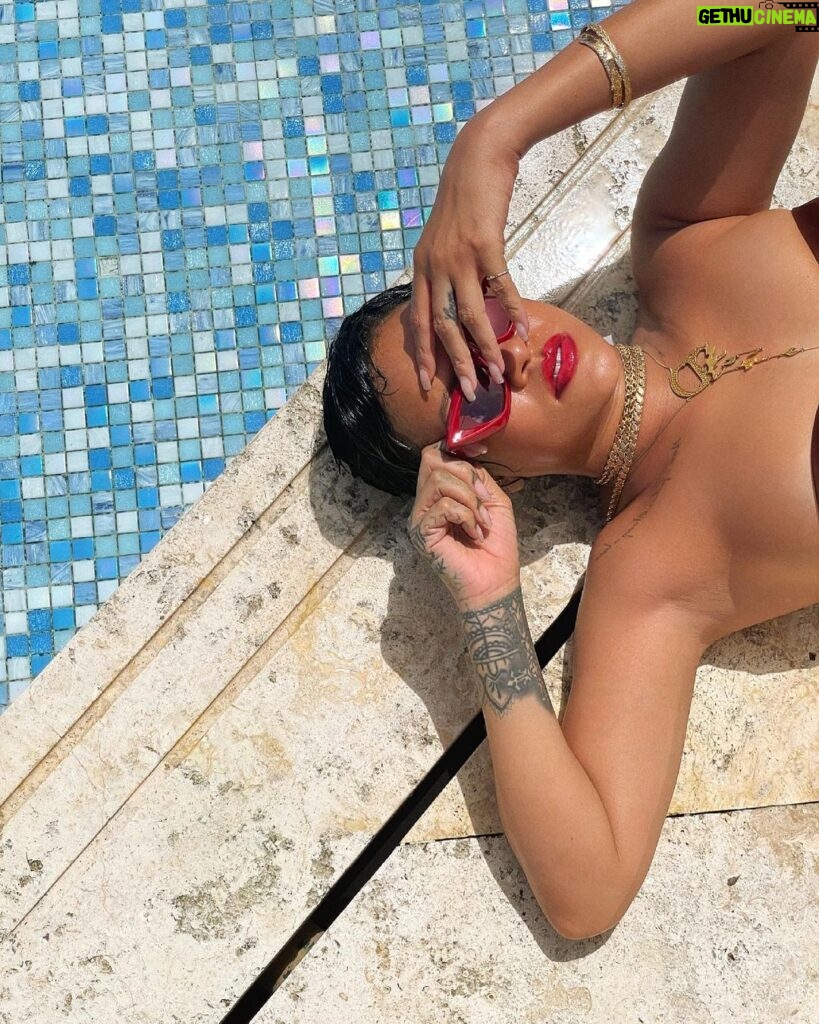 Rihanna Instagram - energy all summa. and that’s on #GLOSSBOMBHEAT