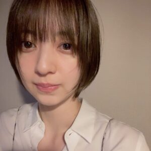 Rina Aizawa Instagram - ずっっとずーっと悩んだ末…✂︎🙇‍♀️🤍
